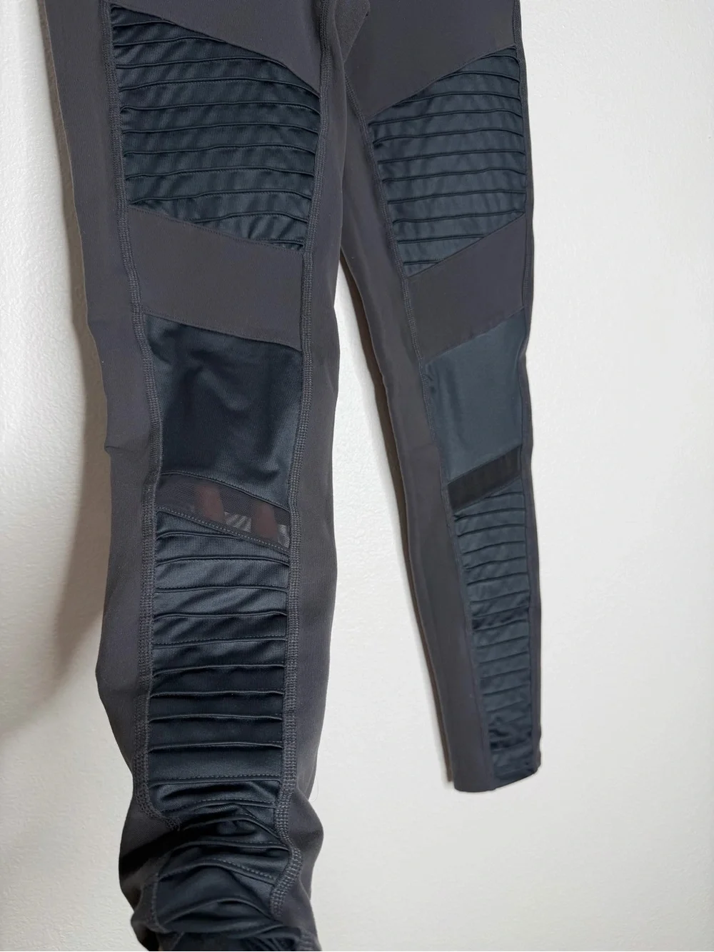 ALO Yoga Moto Leggings Tights Graphite Gray Mesh Panel Size S